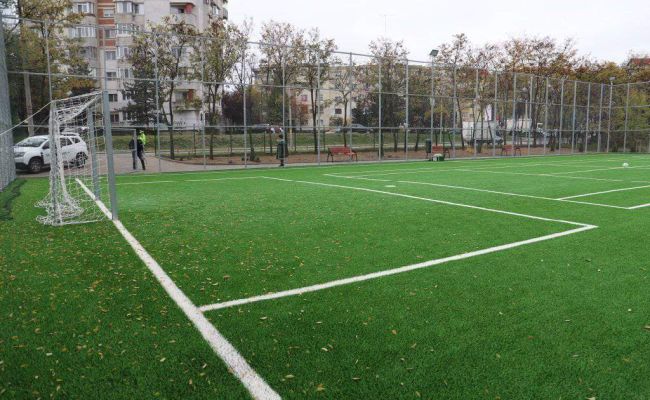 Încă un teren modern de sport va fi inaugurat în Pitești