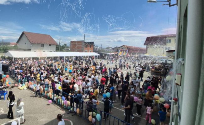Spectacol de Ziua Copilului în comuna Bradu!
