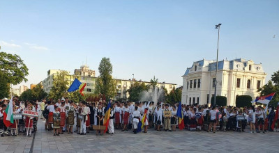 Parada portului popular a deschis Festivalul "Brâulețul"