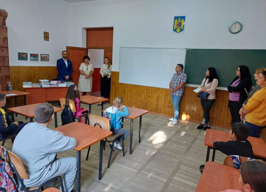 Bucurie la începerea noului an școlar în comuna Corbi
