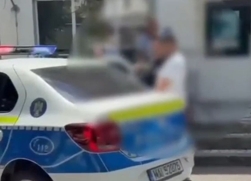 BĂTAIE pe un loc de parcare în Pitești!