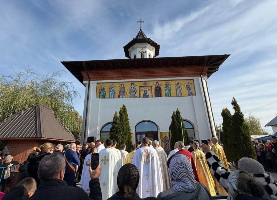 Momente înălțătoare, emoție și bucurie la Albota: A fostMomente înălțătoare, emoție și bucurie la Albota: A fost sfințită noua biserică din Cerbu sfințită noua biserică din Cerbu