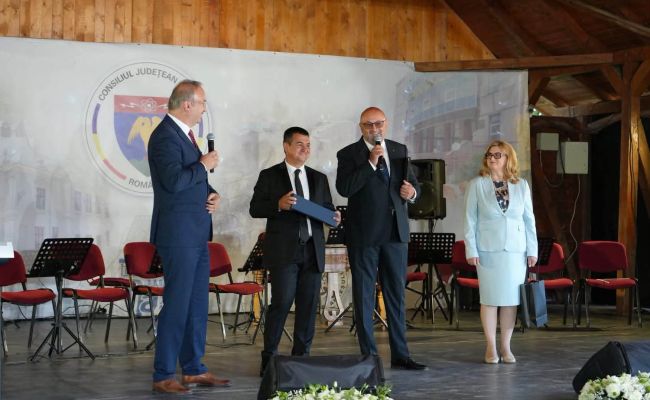 Argeșul își sărbătorește oamenii. Personalități care au dus numele județului în țară și în lume