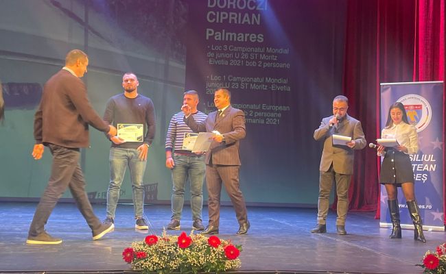 Consiliul Județean a premiat cei mai buni sportivi din Argeș