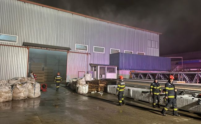 INCENDIU la o FIRMĂ cunoscută din Argeș!