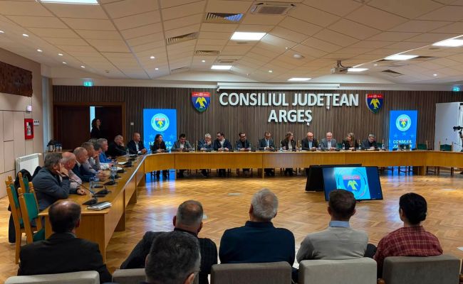 Ministrul Mediului, Natalia Intotero, în Argeș. Discuții cu președintele Ion Mînzână, parlamentarii și primarii argeșeni pentru deblocarea unor investiții majore în județ
