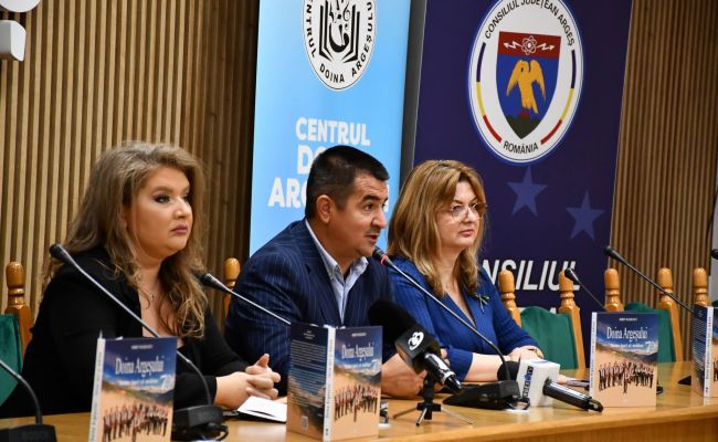 Momente emoționante la 70 de ani de activitate ai Orchestrei „Doina Argeșului”