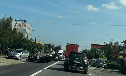 Accident în Argeş! Un tânăr de 19 ani s-a RĂSTURNAT cu maşina