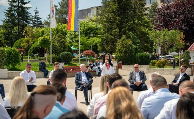 Unul dintre cei mai importanți lideri europeni, în Argeș alături de ministrul Muncii, Simona Bucura-Oprescu, și de președintele Consiliului Județean, Ion Mînzînă!