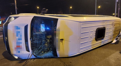 ACUM! Accident în Pitești! Un microbuz s-a RĂSTURNAT