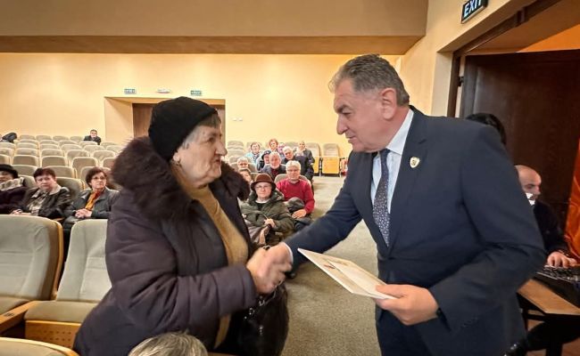 Primarul Cristian Gentea a premiat 83 de cupluri din Pitești