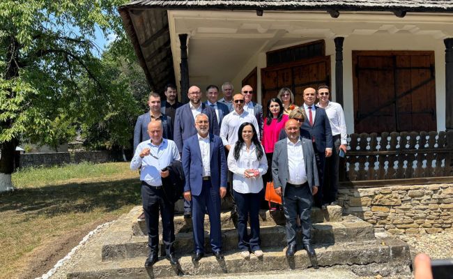 Ministrul Simona Bucura-Oprescu și omologul din Turcia, Vedat Işıkhan, vizită la două fabrici din Argeș