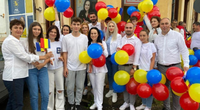 Simona Bucura Oprescu: "Să purtăm cu mândrie Tricolorul românesc"