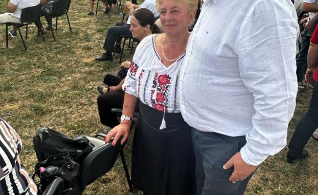 Ministrul Muncii, în horă alături de cetăţenii de la Vultureşti