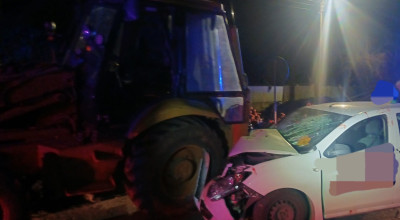 ACUM! Accident în Argeș! A intrat cu mașina într-un EXCAVATOR