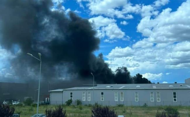ACUM! INCENDIU la o FABRICĂ din Argeş