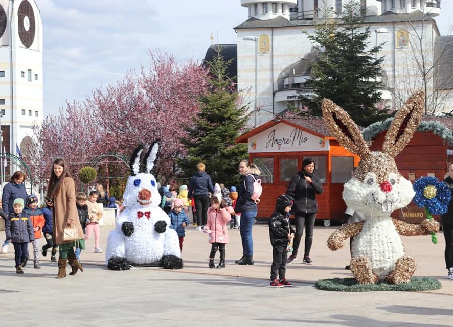 Centrul Civic al oraşului Mioveni, loc de basme
