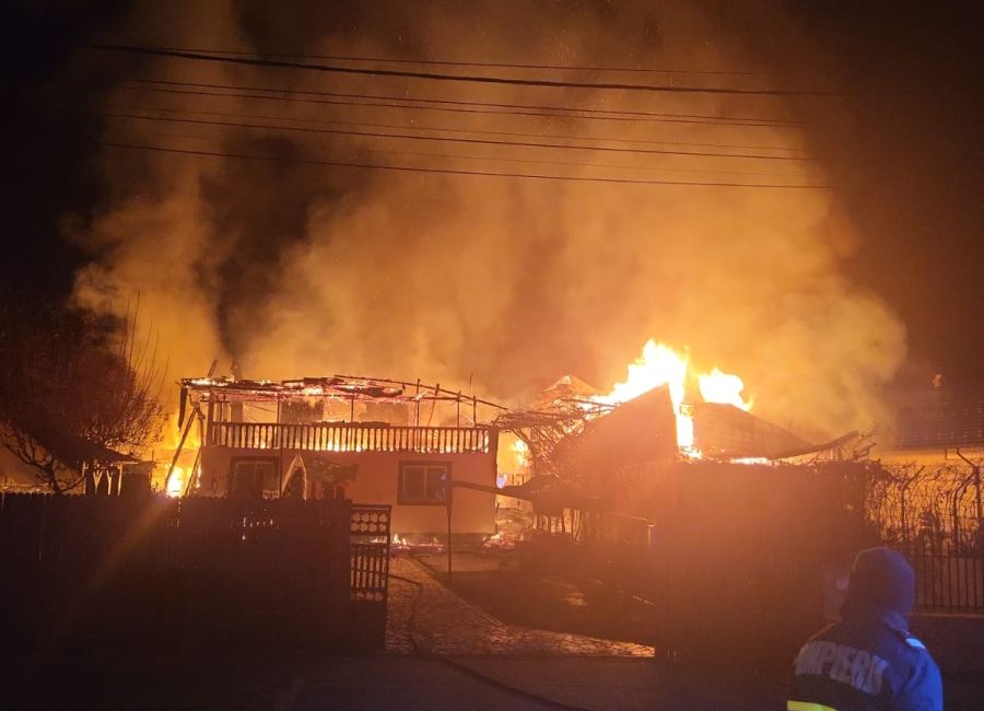 Incendiu într-un apartament din Argeș! Femeie în stare GRAVĂ