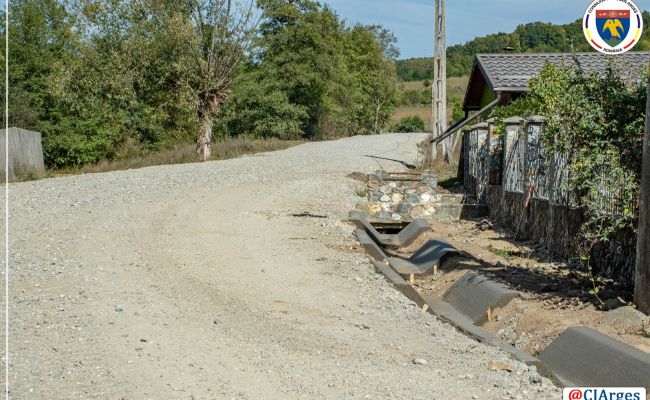 Se asfaltează Drumul Județean 738 Poienari – Jugur – Mihăești