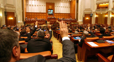 Pensiile speciale ale parlamentarilor au fost ELIMINATE