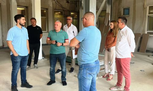 Vicepreşedintele Marius Nicolaescu a verificat stadiul lucrărilor la Spitalul Judeţean şi Spitalul de Pediatrie