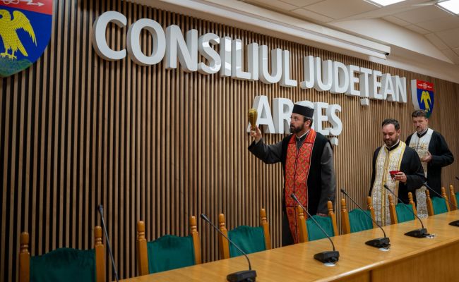 Înalt Prea Sfințitul Calinic a sfințit paraclisul de la Consiliul Județean Argeș