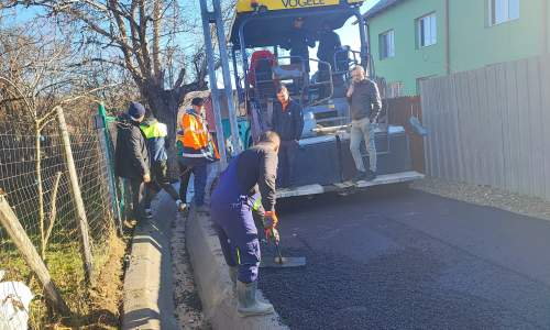 Ample lucrări de asfaltare în comuna Bogaţi!