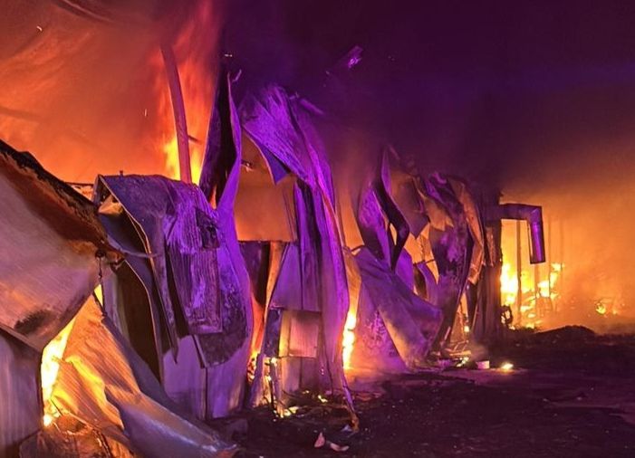 ACUM! INCENDIU la o HALĂ în Argeș!