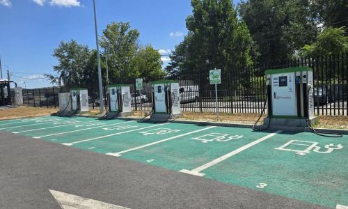 Stațiile de încărcare pentru mașini electrice din parcarea Bowling sunt acum funcționale prin platforma PLUGMATIC