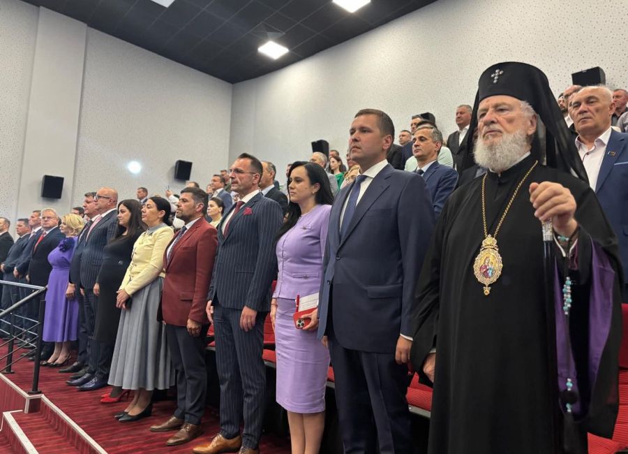 Ministrul Simona Bucura-Oprescu, la Gala de Excelență a Județului Dâmbovița: “Felicitări pentru inițiativa de a pune an de an în lumină oameni care ne inspiră, care clădesc, care nu renunță!”