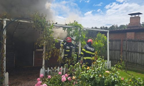 ACUM! INCENDIU într-o gospodărie din cartierul Trivale!
