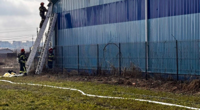ACUM! ARDE o HALĂ de producție din Argeș!