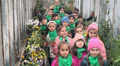 În 'Săptămâna Verde', elevii piteșteni învață cum se produc florile plantate în orașul lor