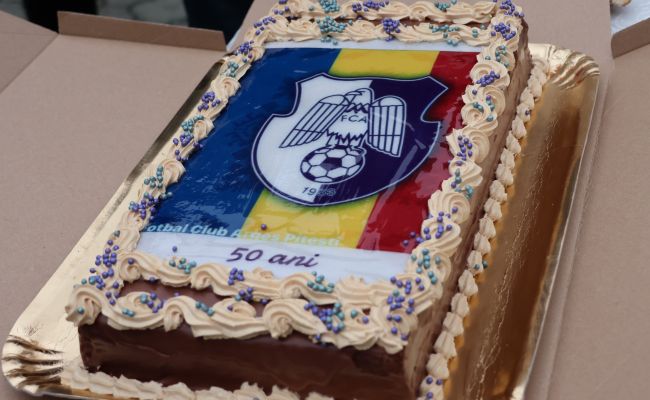 Cristian Gentea și Ion Mînzînă, la celebrarea a 50 de ani de juniorat pentru grupa 1973 a clubului FC Argeș