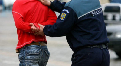 Piteştean REŢINUT după ce şi-a bătut soţia şi copilul