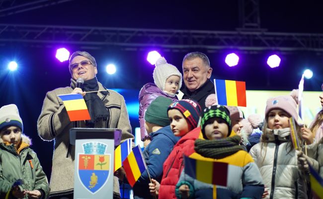 Primarul Gentea a aprins iluminatul festiv, alături de minunaţii copii ai Piteştiului