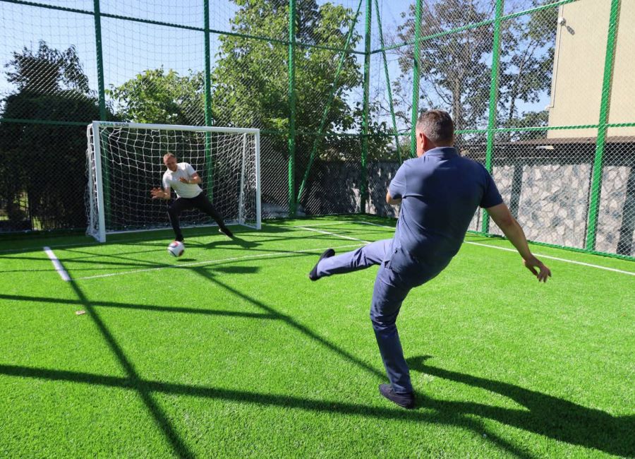 Încă un teren modern de sport a fost inaugurat în Pitești