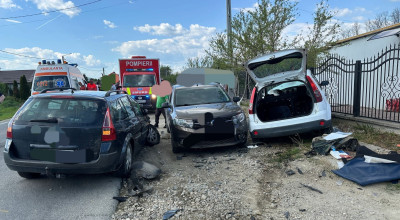 ACUM! Accident cu TREI MAȘINI în Argeș!