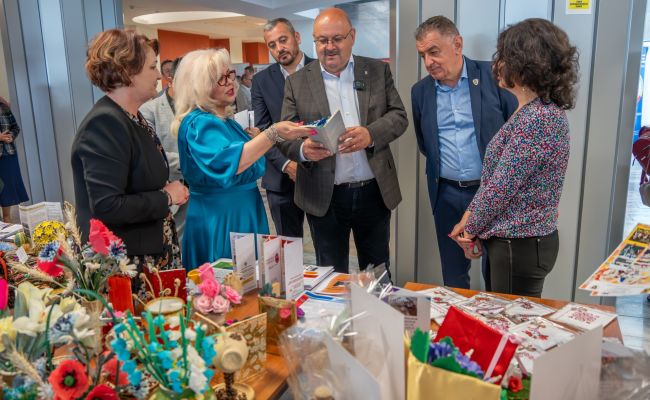 Ion Mînzînă și Cristian Gentea, la Târgul Serviciilor Sociale din Argeș