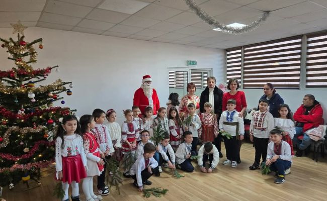 Moș Crăciun a venit pentru micuții din comuna Bogați