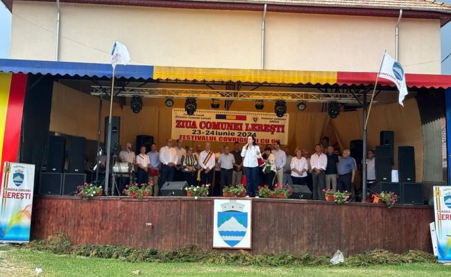 Ministrul Simona Bucura-Oprescu și președintele CJ Argeș Ion Mînzînă, alături de primarul Marian Toader și de lereșteni în zi de mare sărbătoare