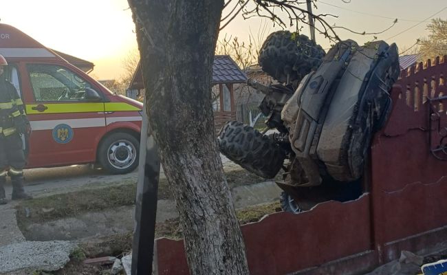 Accident GRAV în Argeș! A intrat cu ATV-ul într-un gard!