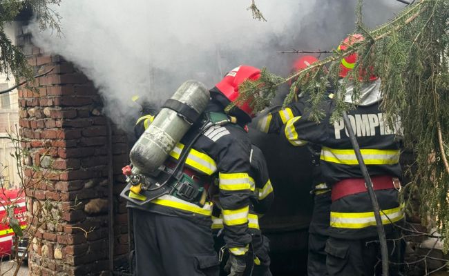 Incendiu puternic lângă biserica Mavrodolu!