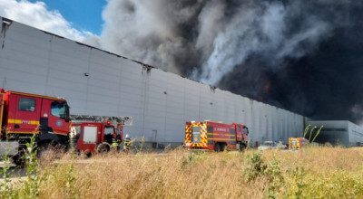 ACUM! INCENDIU la o HALĂ din Argeș!