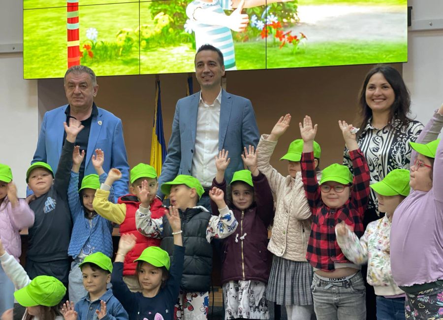 Primarul Cristian Gentea s-a întâlnit cu prichindeii de la Grădiniţa cu Program Prelungit „Dumbrava Minunată”