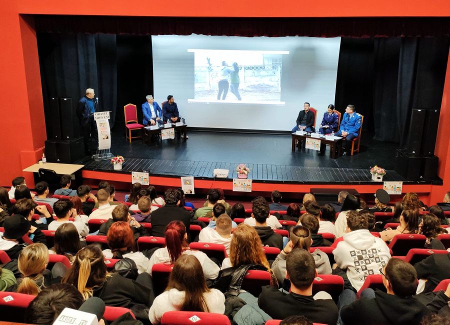 Ion Georgescu, Nicolae Dică, Dumitru Tudosoiu la Ziua Internațională a Nonviolenței Școlare, la Mioveni