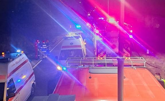 ACUM! Plan ROȘU de intervenție în Argeș! Accident cu 13 victime