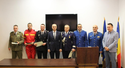 Cinci eroi din Argeş au fost premiaţi de către prefectul Radu Perianu