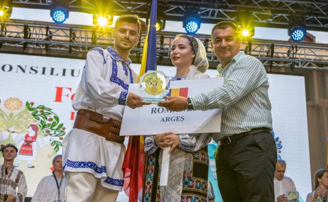 Trofeul Carpați oferit ansamblurilor la Mioveni