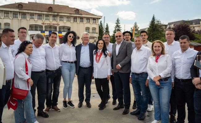 Unul dintre cei mai importanți lideri europeni, în Argeș alături de ministrul Muncii, Simona Bucura-Oprescu, și de președintele Consiliului Județean, Ion Mînzînă!